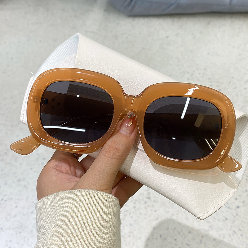 Wholesale Vintage Oval Thick Frame Sunglasses with UV400 Protection - Everful