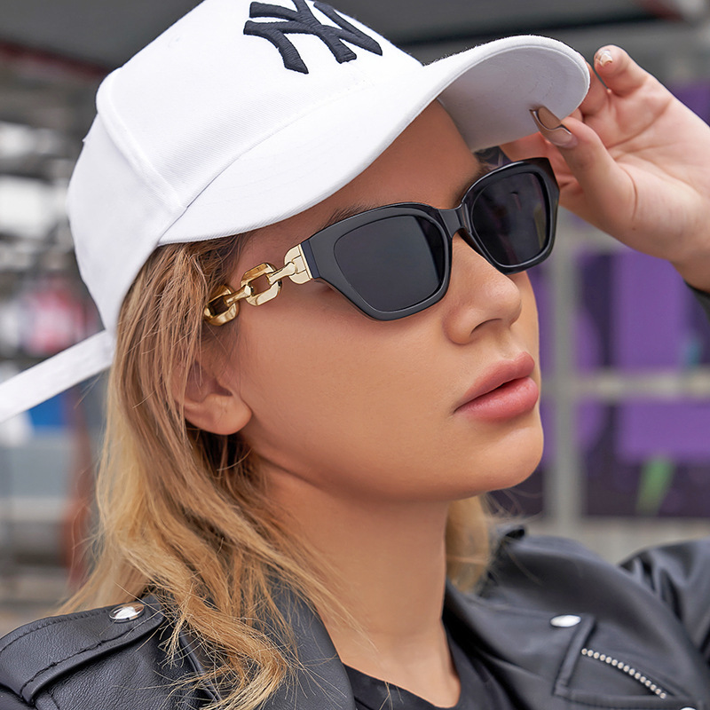 Wholesale Women Cat Eye Sunglasses With Gold Metal Chain Temples - Everful