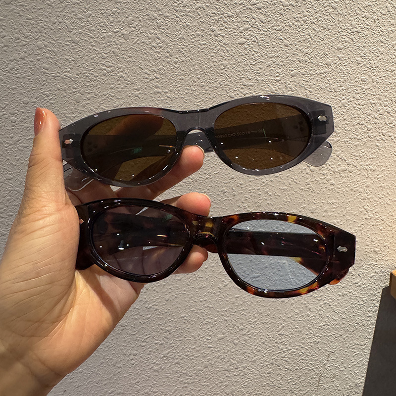 Wholesale Retro Oval Cat Eye Sunglasses UV400 Protection Resin Frame - Everful