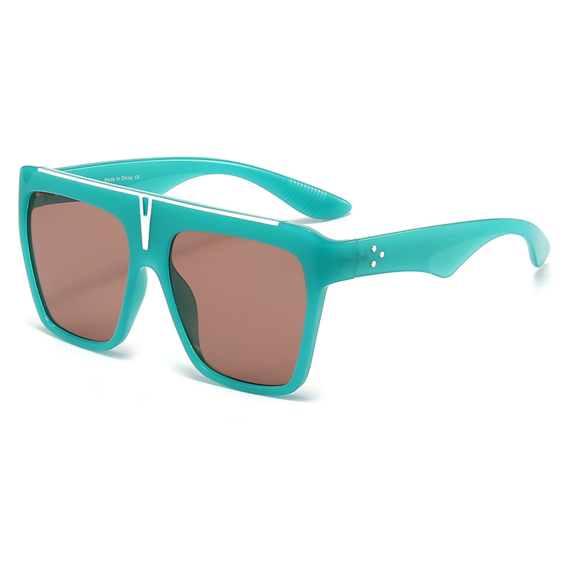 Wholesale Oversized Square Sunglasses with V-Metal Frame For Women - Everful