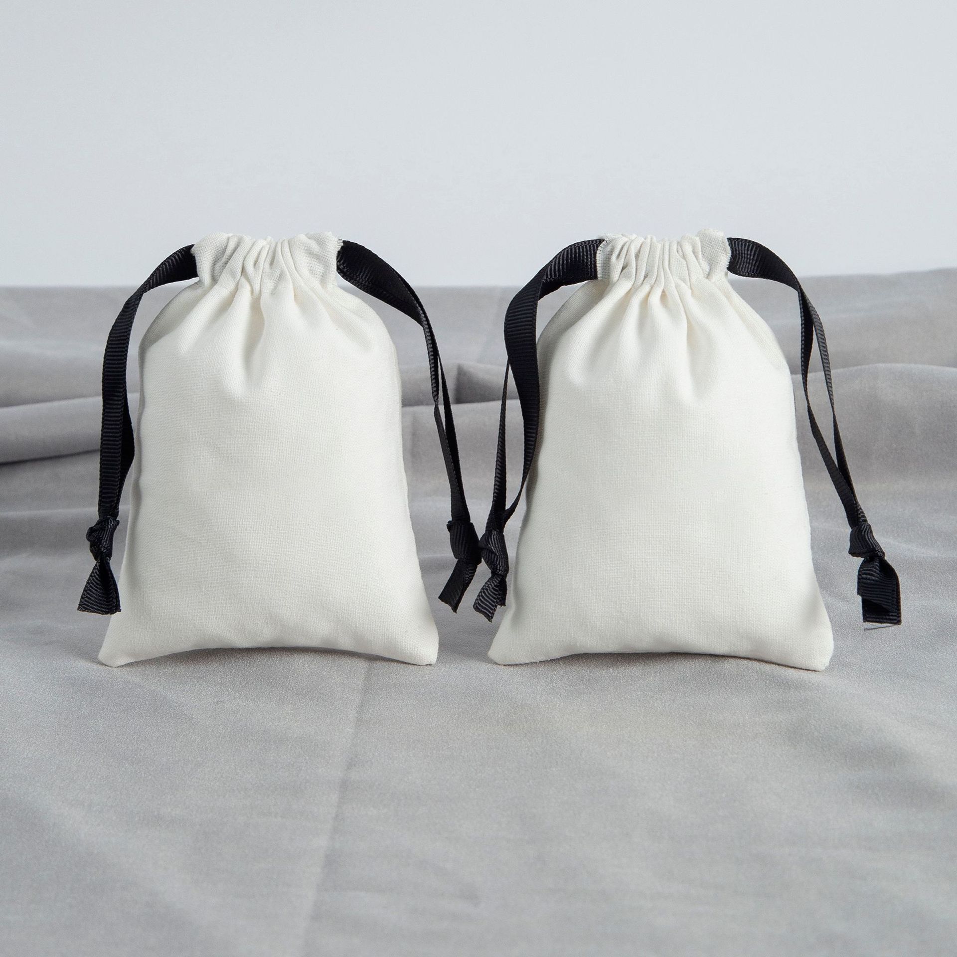 White Cotton Linen Drawstring Jewelry Bag Small Canvas Pouch With Black Ribbon Gift Packaging Storage Bag For Earrings Bracelets Necklaces Jewelry Packaging Bags