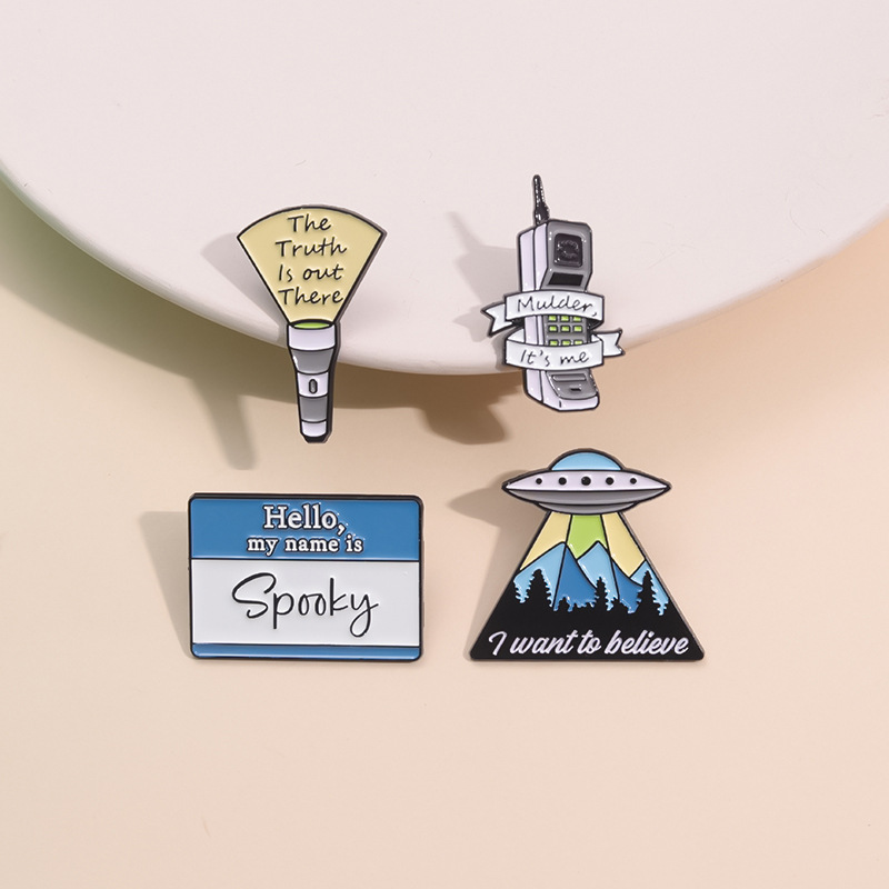 Creative Sci-Fi Mystery Enamel Pin Zinc Alloy UFO Flashlight Vintage Phone Brooch For Backpack Jacket Decor Trendy Jewelry Unisex Accessory