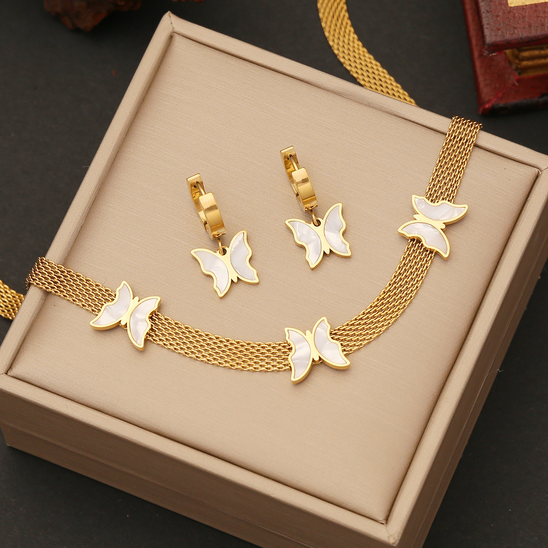 Elegant Butterfly Mother-of-Pearl Inlay Stainless Steel Jewelry Set For Women Gold Plated Mesh Chain Necklace Earrings Bracelet Vintage Jewelry Gift