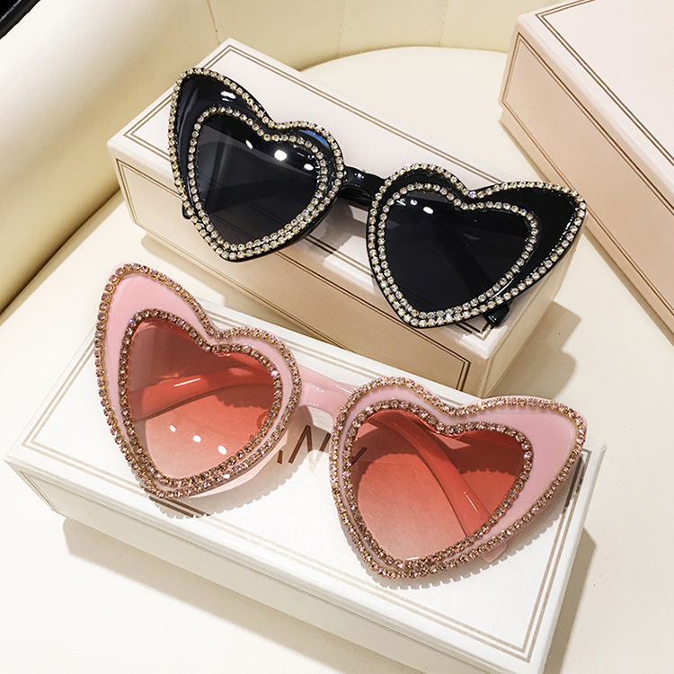 Wholesale Heart Shaped Rhinestone Sunglasses For Women Vintage Style - Everful