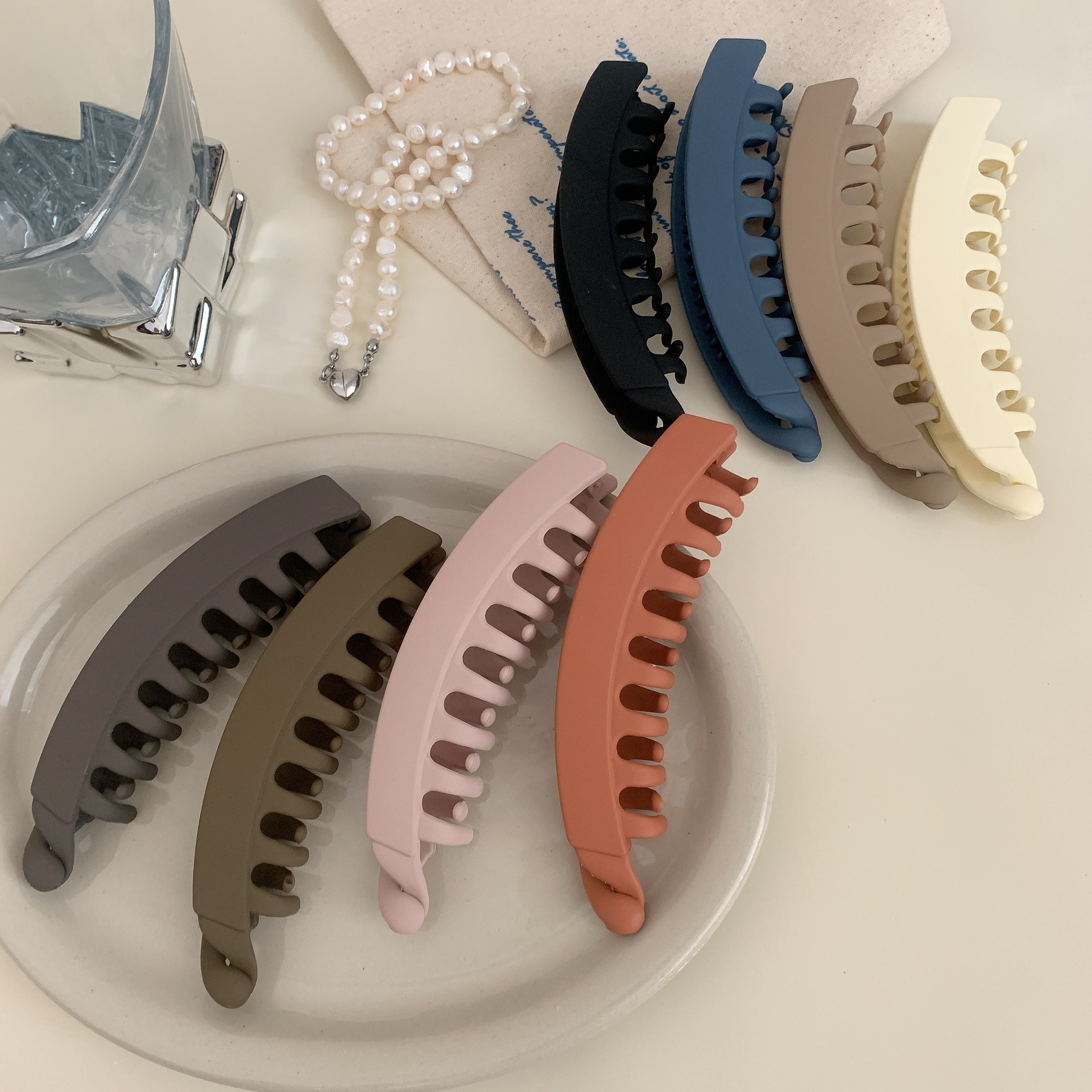 Matte Banana Hair Clips For Women Strong Hold Large Solid Color Non-Slip Ponytail Holder Vertical Hair Claw Minimalist Korean Style Hair Accessories