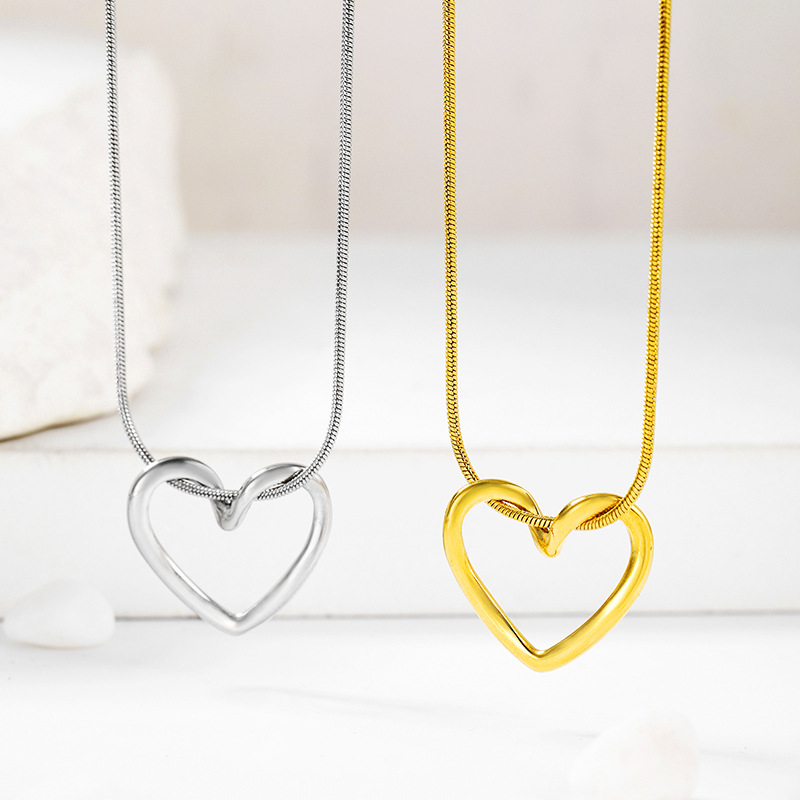 Minimalist Stainless Steel Hollow Heart Pendant Necklace For Women Snake Chain Adjustable Simple Fashion Jewelry Date Accessory