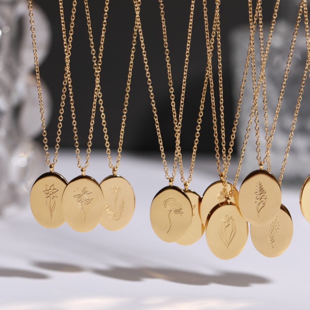 18K Gold Plated Stainless Steel 12 Month Birth Flower Necklace For Women Personalized Engraved Oval Floral Pendant Birth Month Flower Necklaces Jewelry Birthday Gift For Her