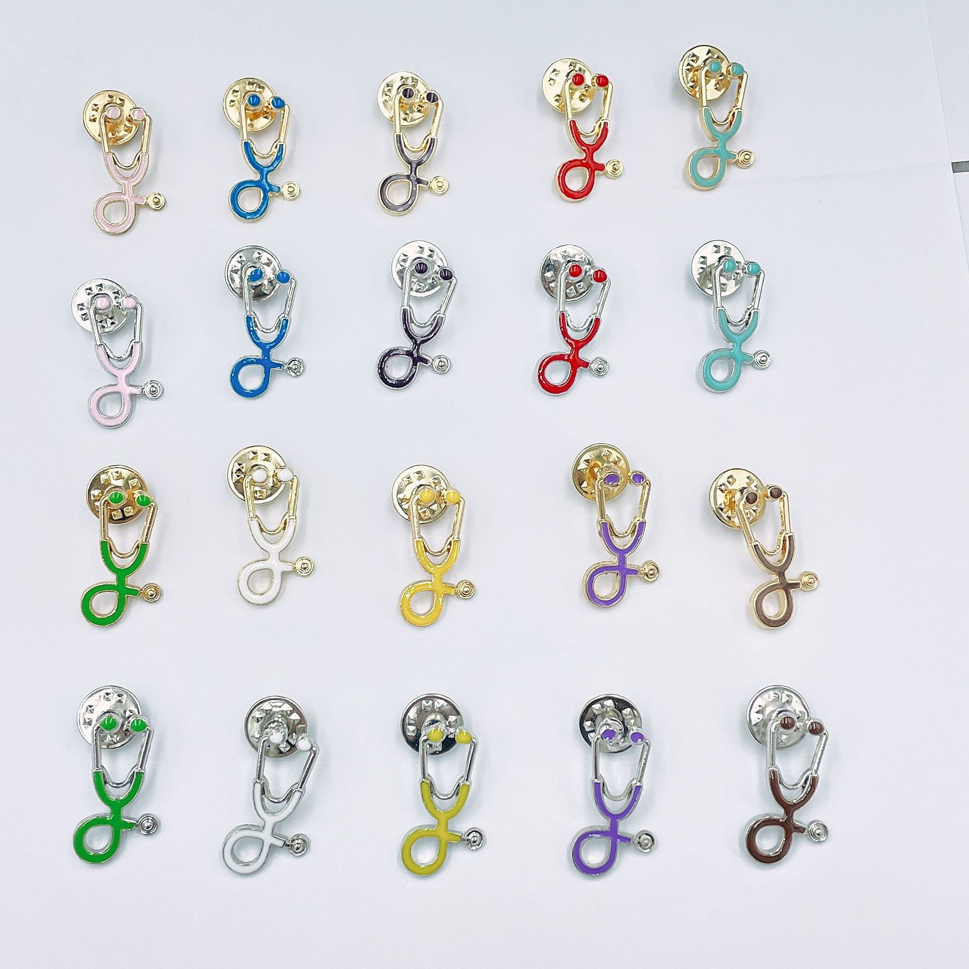 Stethoscope Enamel Brooch Pin Creative Medical Professional Jewelry For Doctors Nurses Gift Alloy Gold Silver Plated Badges Accessories