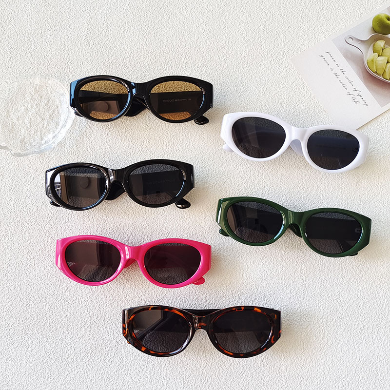 Wholesale Polarized Retro Oval Sunglasses With Small PC Frame For Women - Everful