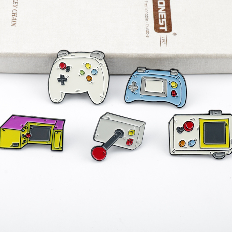 Retro Game Console Enamel Brooch Pins Vintage Handheld Game Controller Alloy Lapel Badges For Backpack Clothes Accessories Unisex Gift