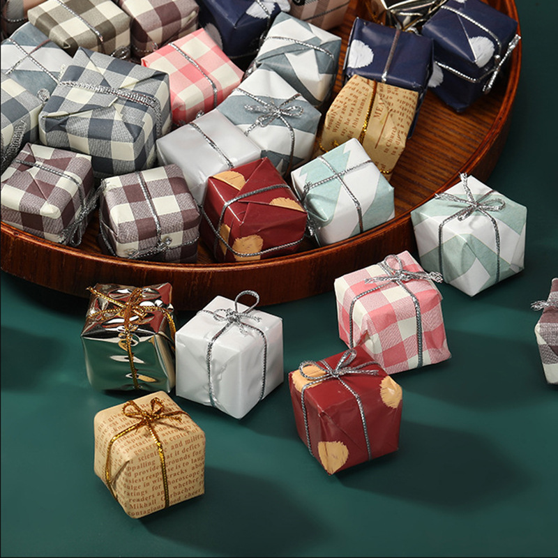 Mini Christmas Decoration Gift Boxes Foam Plaid Striped Hanging Ornaments For Christmas Tree Decor Festive Party Holiday Home Display Gift Package Accessories
