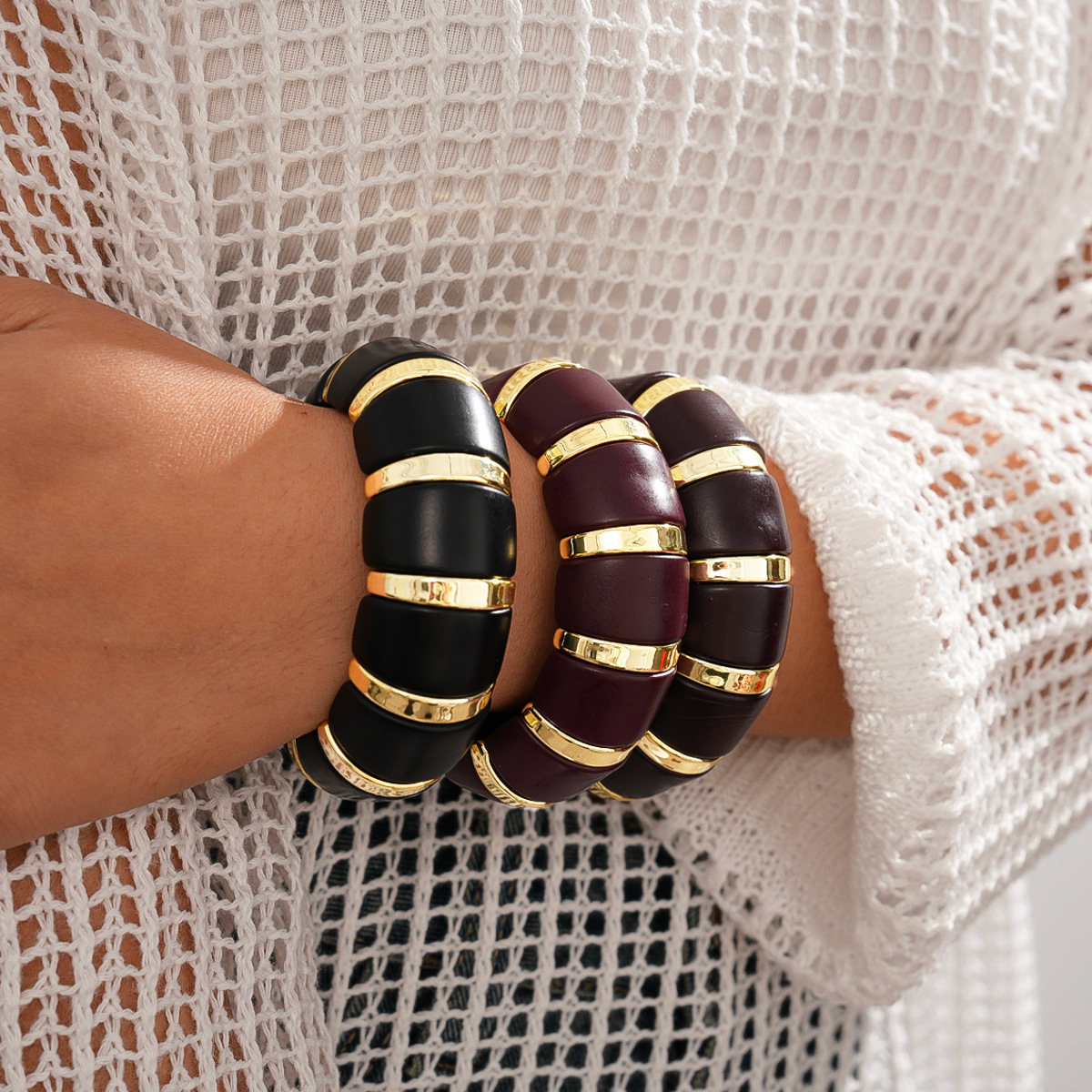 3Pcs Women's Wide Chunky Acrylic Bangle Bracelet Set Bohemian Retro Sectional Elastic Hand Jewelry With Gold Metal Spacers For Daily Party