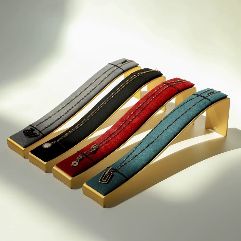 Curved Metal Necklace Display Stand With Microfiber Velvet Surface Luxury Jewelry Bracelet Organizer Holder For Shop Showcases Live Streaming Store Decoration