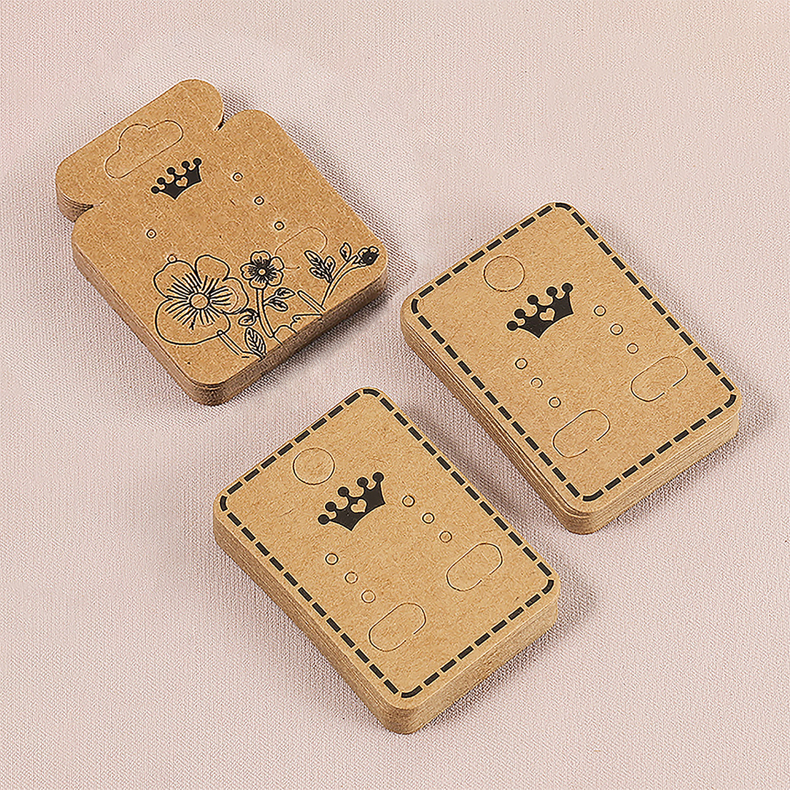 50PCS Kraft Paper Jewelry Display Cards Crown Flower Print Pre-Punched Earring Packaging Cards For Stud Necklace DIY Jewelry Boutique Display Supplies