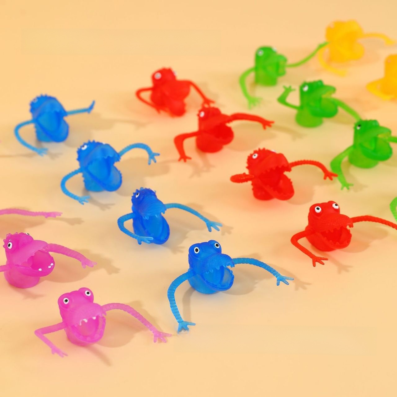Mini Dinosaur Finger Puppets Soft PVC Monster Finger Toys For Storytelling Party Favors Goodie Bag Fillers For Kids Toddlers Educational Toys Random Colors