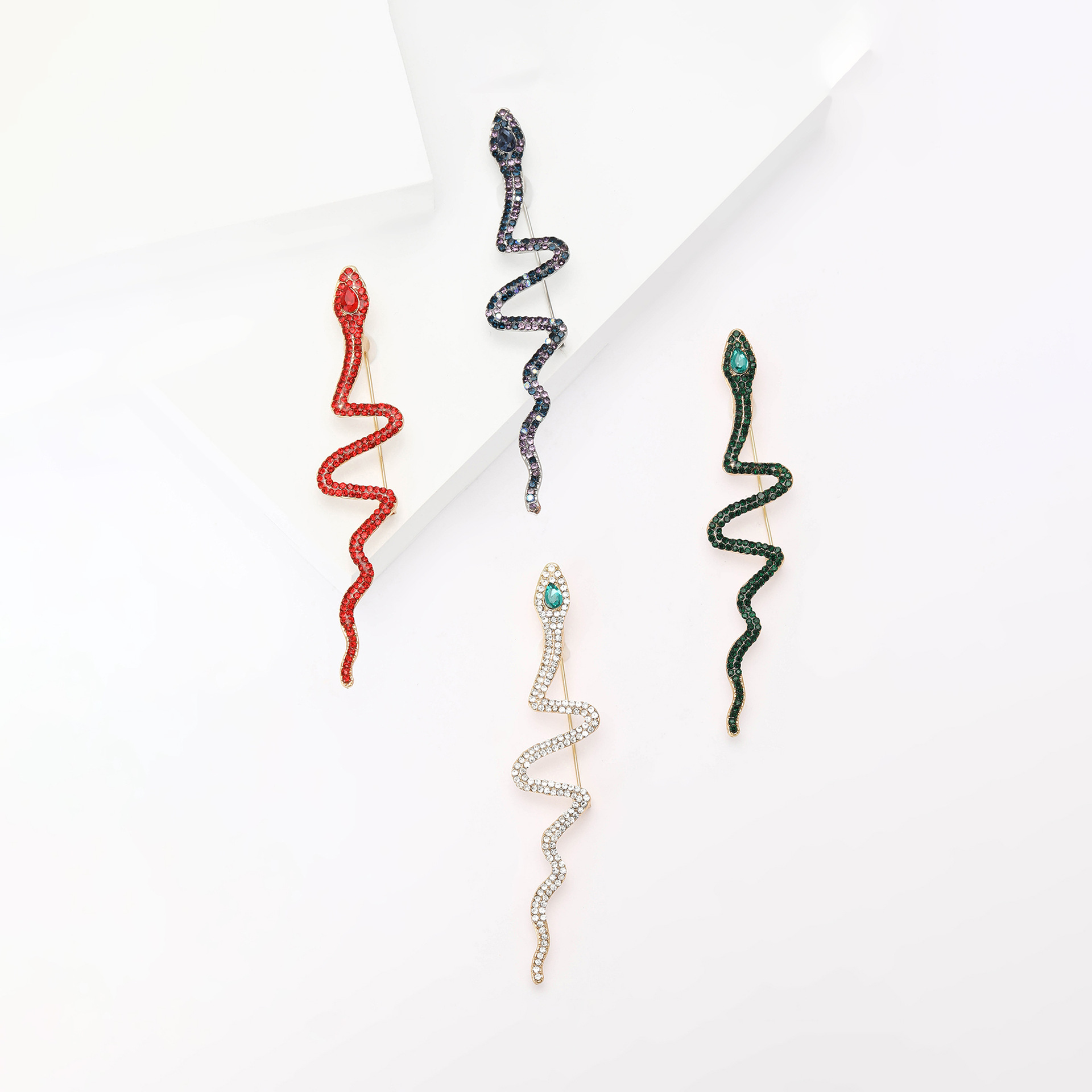 Luxury Snake Brooch Alloy Rhinestone Animal Lapel Pin For Men Women Suits Dress Wedding Banquet Party Fashion Jewelry Accessories
