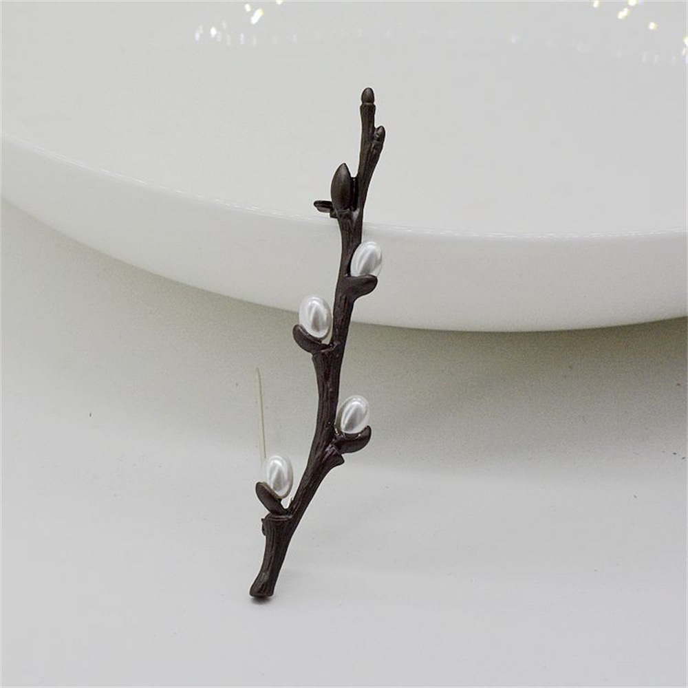 Vintage Plum Blossom Tree Branch Brooch Pin With Imitation Pearl Alloy Baking Paint Floral Corsage For Women Elegant Clothing Jewelry Accessories Gift