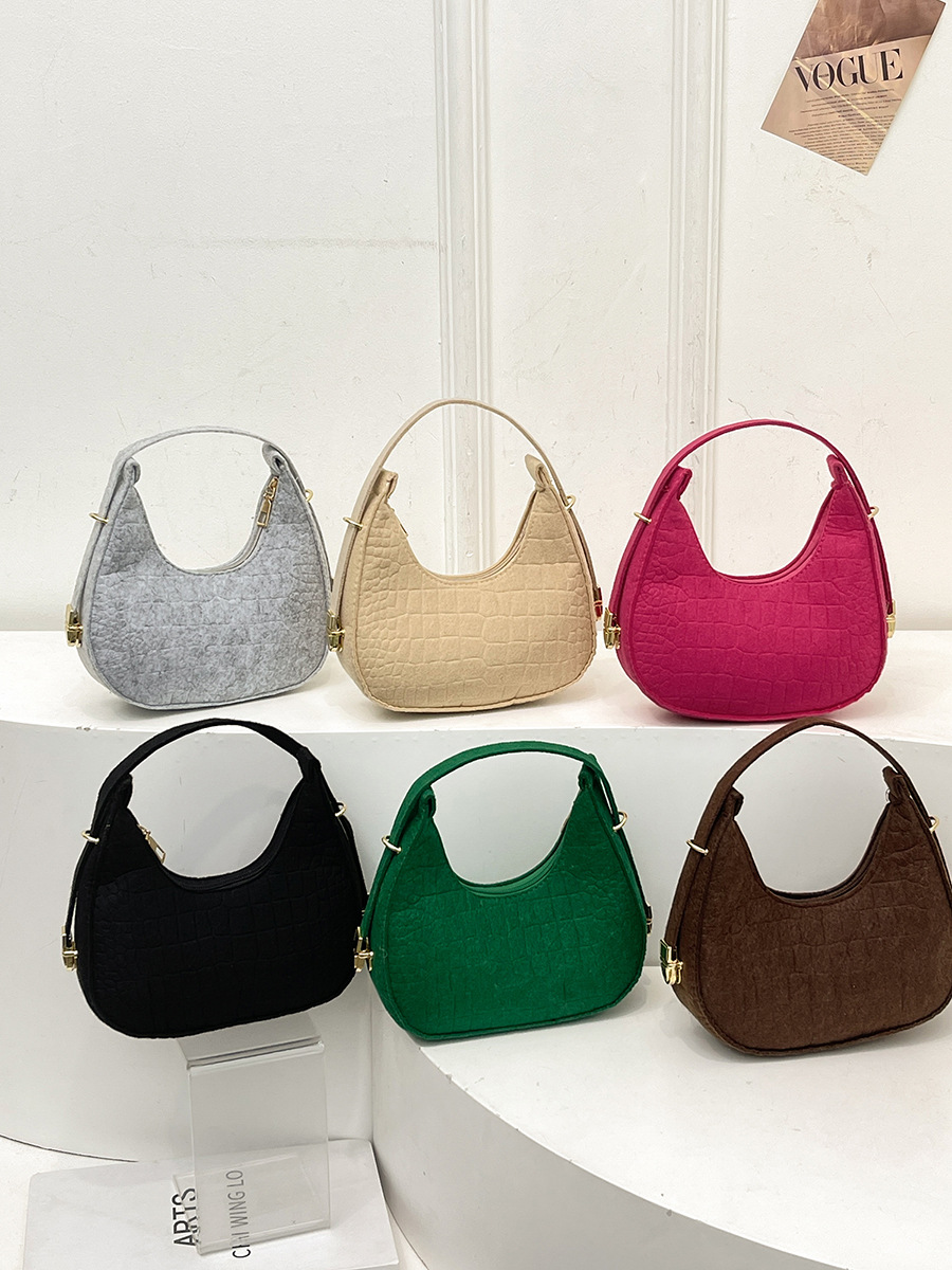 Women's Fashion Crocodile Pattern PU Leather Underarm Bag Felt Texture Half Moon Shoulder Handbag Casual Minimalist Dumpling Bag With Gold Hardware
