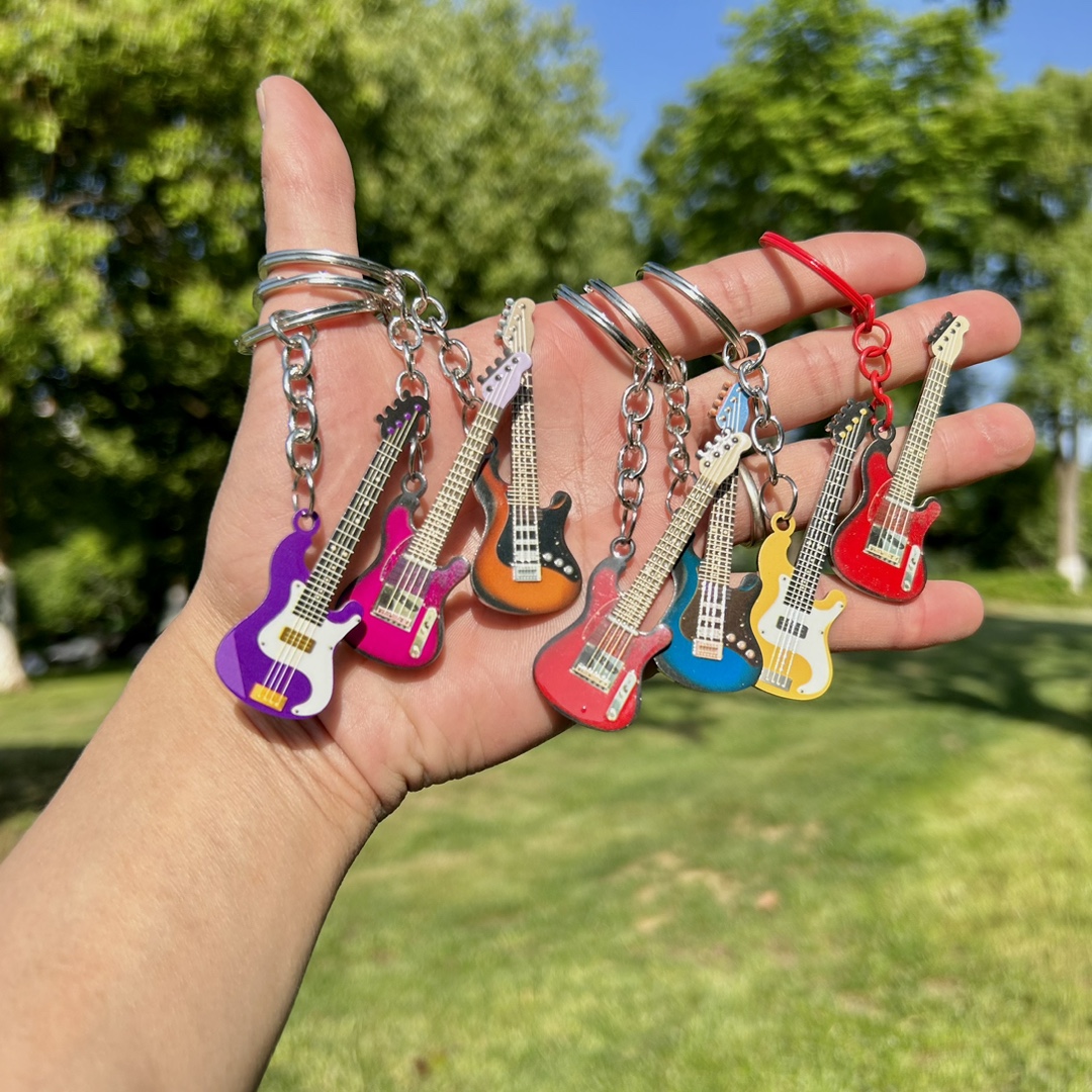 Creative Electric Guitar Bass Shape Keychain Stainless Steel Chrome Metal Musical Instrument Pendant for Music Lovers Hip Hop Style Bag Hanging Decorative Accessories