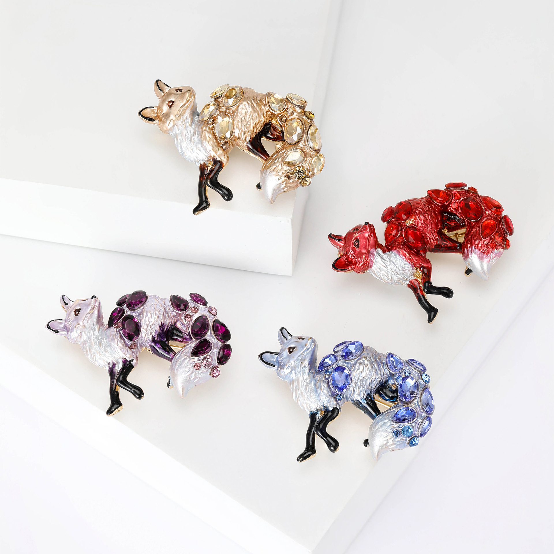 Fashion Fox Brooch Alloy Enamel Rhinestone Lapel Pin For Women Elegant Animal Corsage Jewelry Party Banquet Daily Brooches