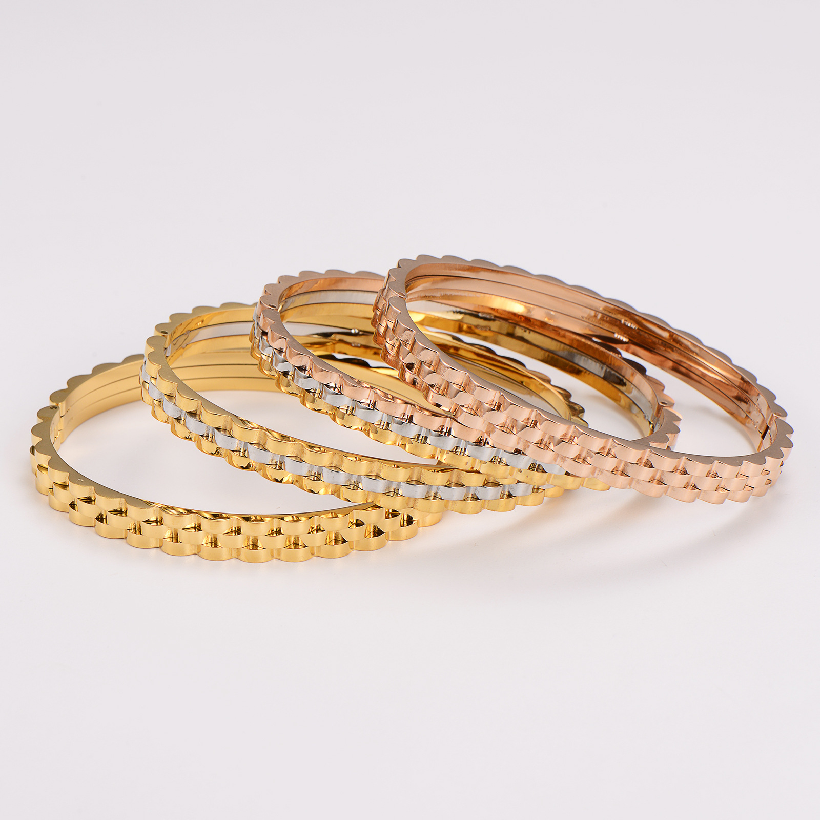 Luxury Gear Pattern Stainless Steel Bangle Bracelet 18K Gold Plated Jubilee Style Minimalist Jewelry For Women Office Daily Wear