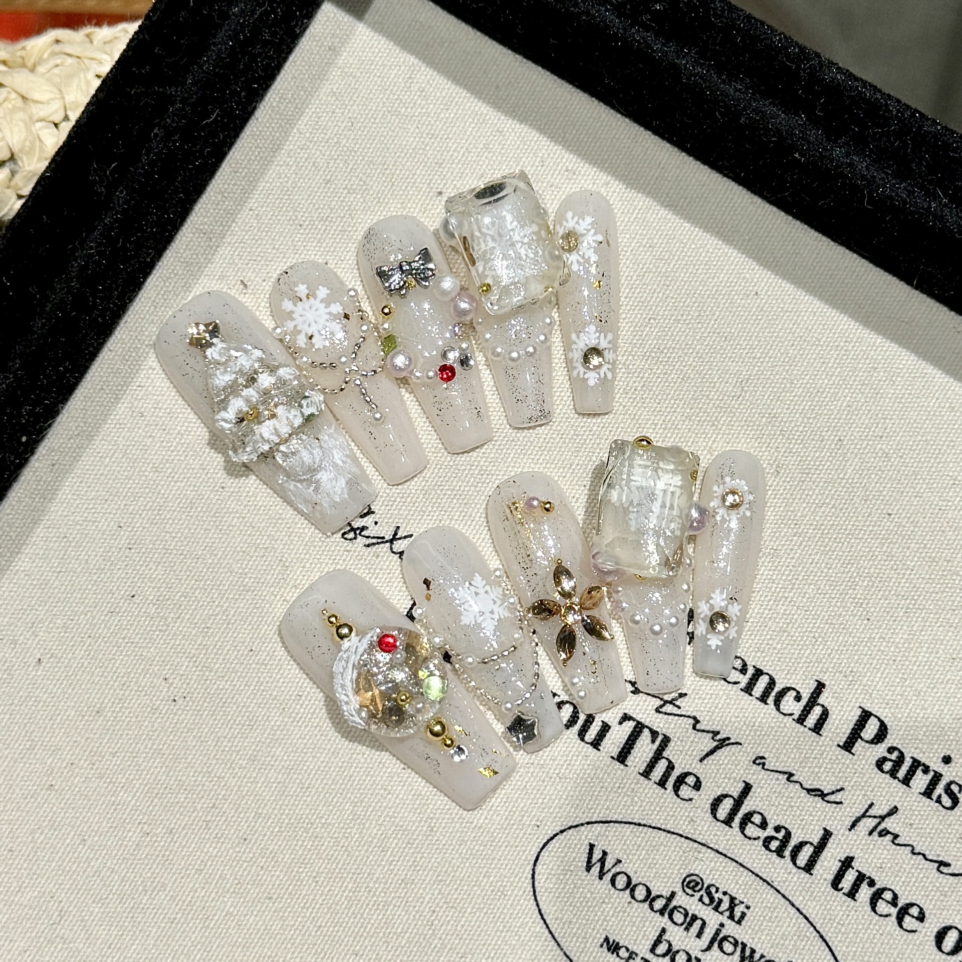 Handmade Christmas Press On Nails Luxury White Aurora Snowflake 3D Christmas Tree Pearl Rhinestone Long Coffin Reusable False Nails For Women Winter Holiday Party Nail Art Kit