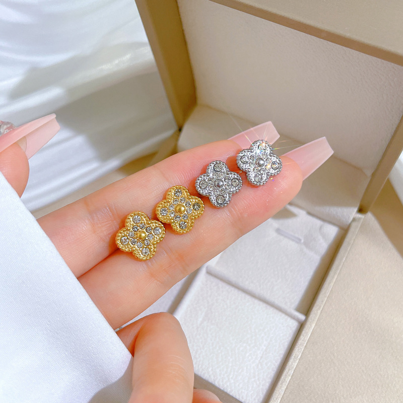 Elegant Clover Zirconia Stud Earrings Stainless Steel Micro-pave Luxury Design For Women Daily Party Wedding Jewelry Gold Silver Options