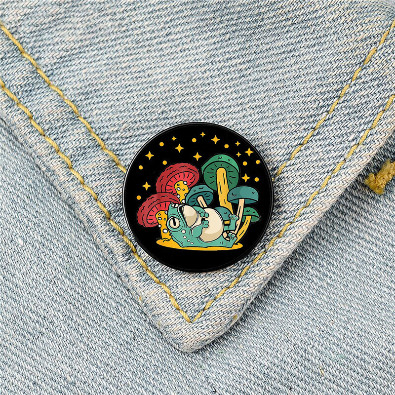 Cute Frog Mushroom Enamel Pin Zinc Alloy Cartoon Animal Brooch Badge For Backpack Clothes Decoration Women Men Kids Jewelry Gift