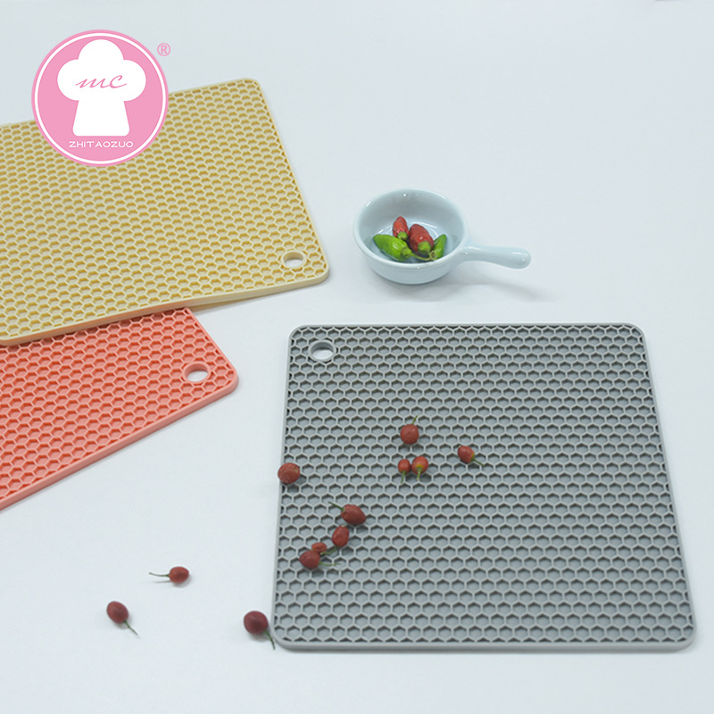 Square Honeycomb Silicone Place Mat Heat Resistant Non-Slip Pot Pad Kitchen Table Decoration Accessories With Hanging Hole Coaster For Bowl Cup