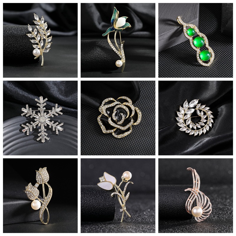 Elegant Alloy Pearl Rhinestone Brooch Pins For Women Vintage Butterfly Floral Reindeer Animal Jewelry Accessory Suits Dress Scarf Buckle Gift