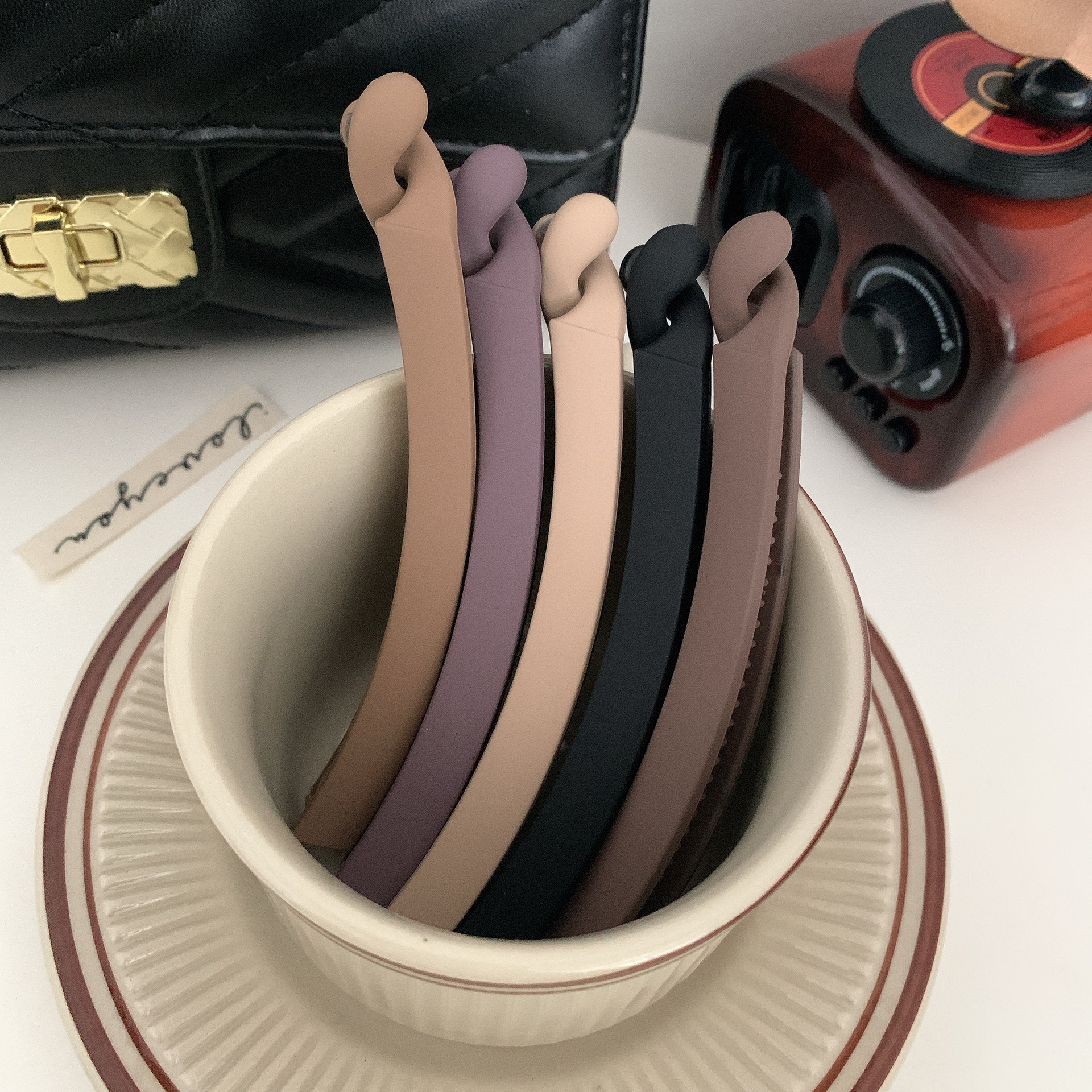 Minimalist Matte Banana Hair Clips For Women Elegant Solid Color Resin Hairpins Vertical Ponytail Holder Korean Style Large Hair Claw Accessories