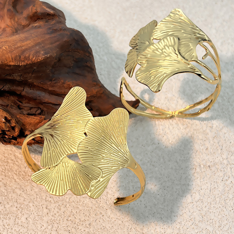 Vintage 18K Gold Plated 304 Stainless Steel Ginkgo Leaf Open Cuff Bracelet For Women Nature Inspired Hollow Adjustable Leaf Bracelet Minimalist Elegant Jewelry