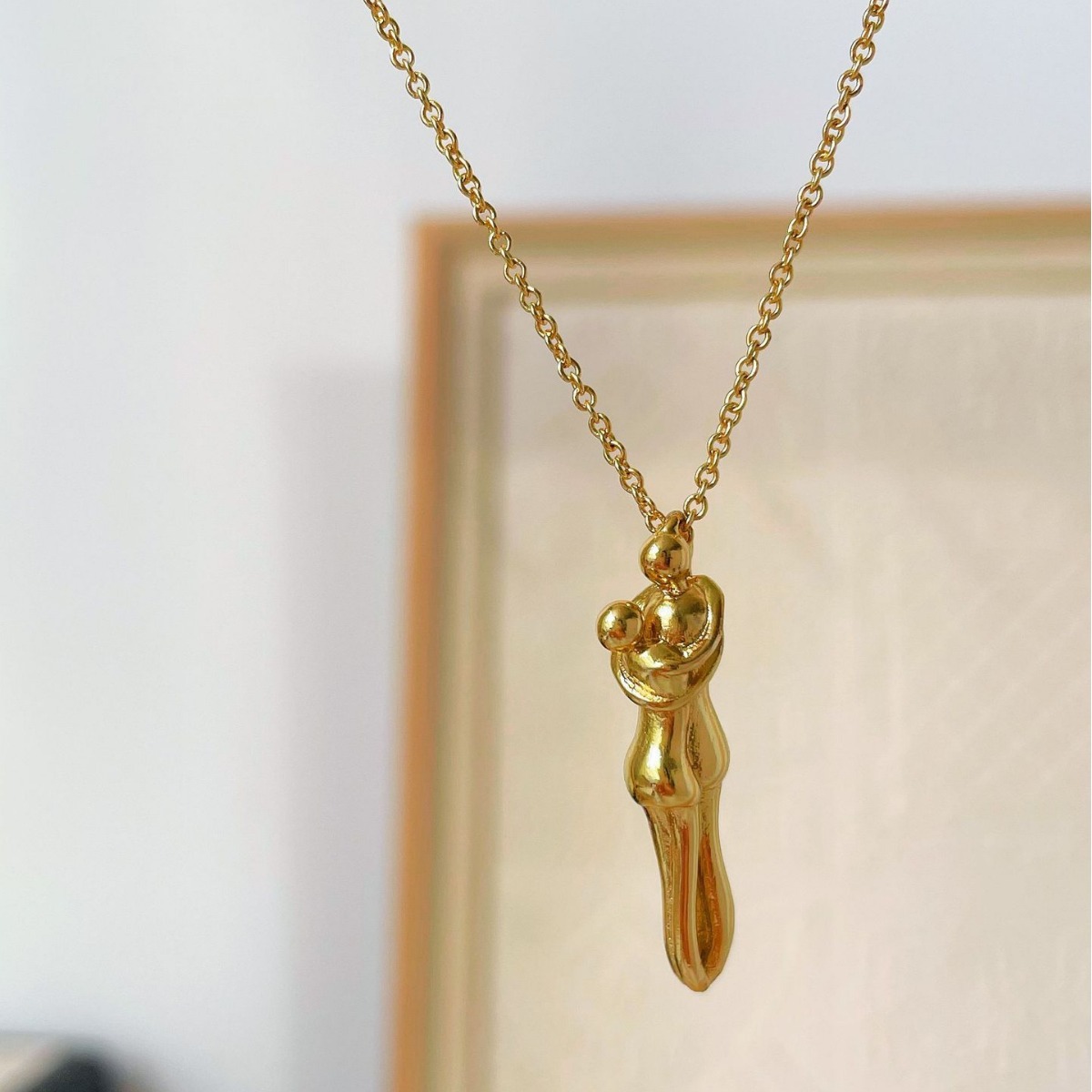 Abstract Hugging Figure Necklace 14K Gold Plated Copper Minimalist Human Silhouette Pendant Jewelry Mother Daughter Friendship Gift Adjustable Chain for Women