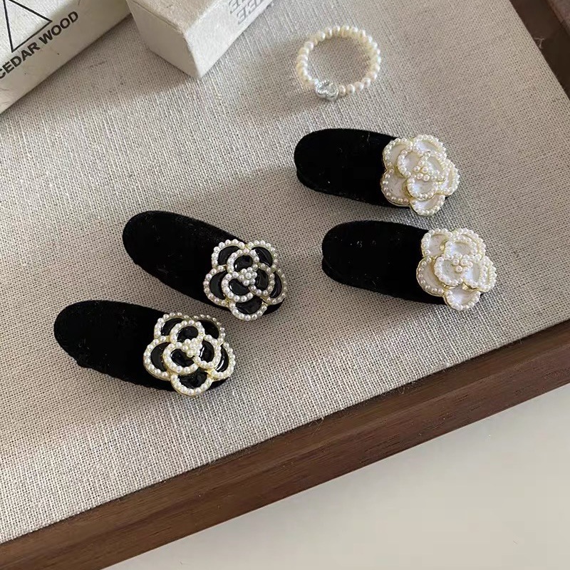 French Vintage Camellia Hair Clips With Faux Pearl Alloy Flocking Resin Duckbill Clips For Women Elegant Side Bangs Clips Party Daily Hair Accessories