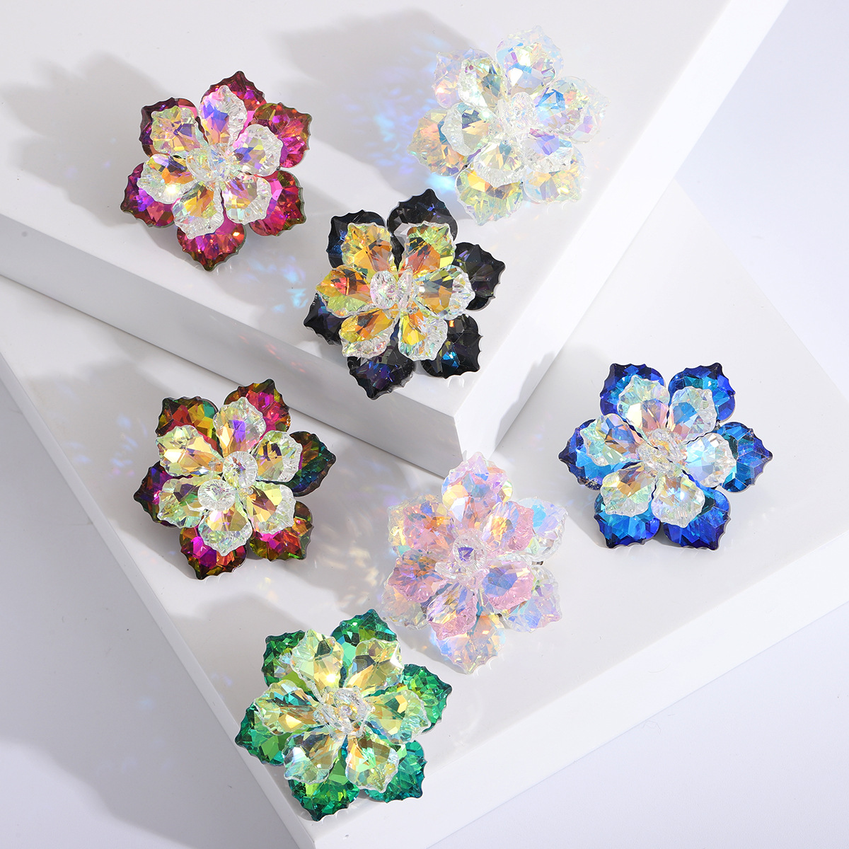 Luxury Iridescent Crystal Flower Brooch Alloy Rhinestone Inlaid Corsage Badge Pin For Women Wedding Banquet Party Apparel Accessories