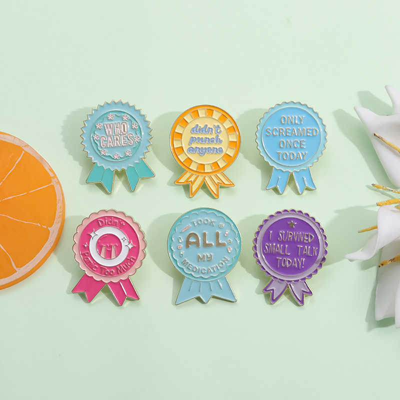 Funny Medal Enamel Pin Alloy Metal Badge With Humorous English Slogans Didn't Punch Anyone I Survived Small Talk Today Brooch For Backpack Clothing Jacket Accessory Men Women Jewelry Gift