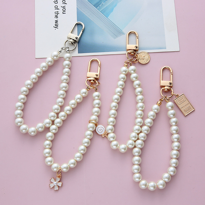 Vintage Faux Pearl Keychain With Queen Coin Metal Pendant Elegant Beaded Bag Charm Mobile Phone Strap Chain For Women Girls Gift