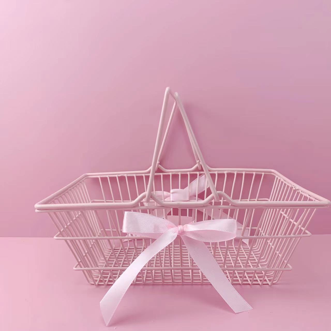 Mini Metal Iron Wire Storage Basket Desktop Organizer and Tiny Shopping Cart Model for Office Home Dormitory Decoration Modern Ins Style Small Item Bin for Stationery Cosmetics Accessories