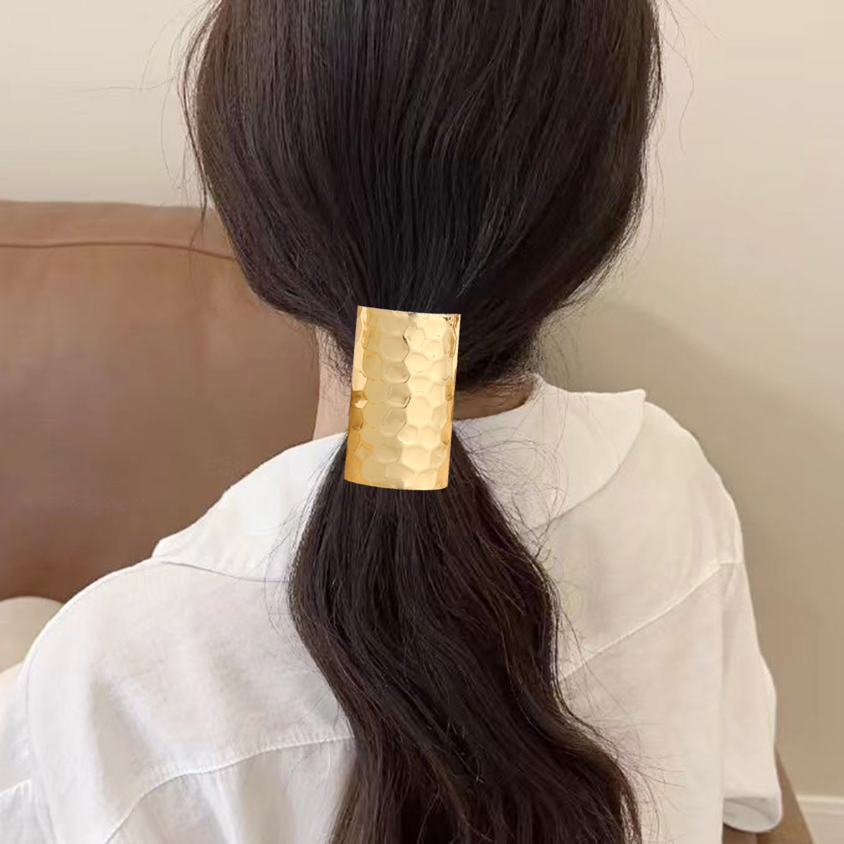 Modern Minimalist Alloy Ponytail Buckle High Ponytail Hair Hook With Honeycomb Hammered Texture Cold Style Metallic Hair Accessories For Women