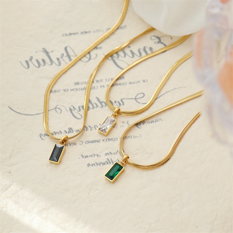 Retro 18K Gold Plated Titanium Steel Emerald Green Square Zirconia Pendant Necklace Snake Bone Chain For Women French Fashion Jewelry