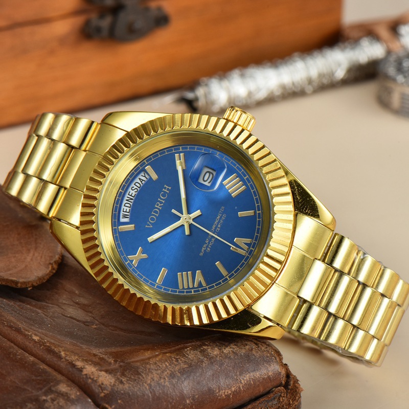Luxury Men's Quartz Watch Stainless Steel Band Fluted Bezel Day Date Display Roman Numeral Dial Business Leisure Wristwatch for Men