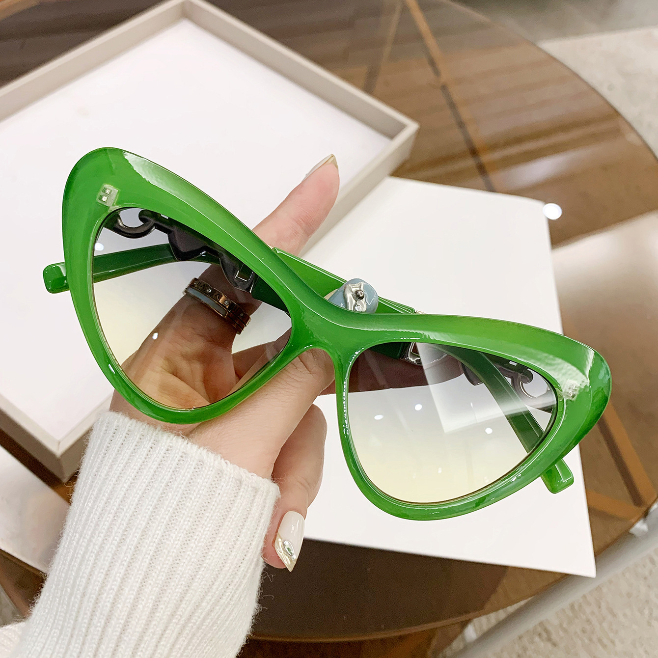 Wholesale Heart Cat Eye Sunglasses with Metal Temples For Women - Everful
