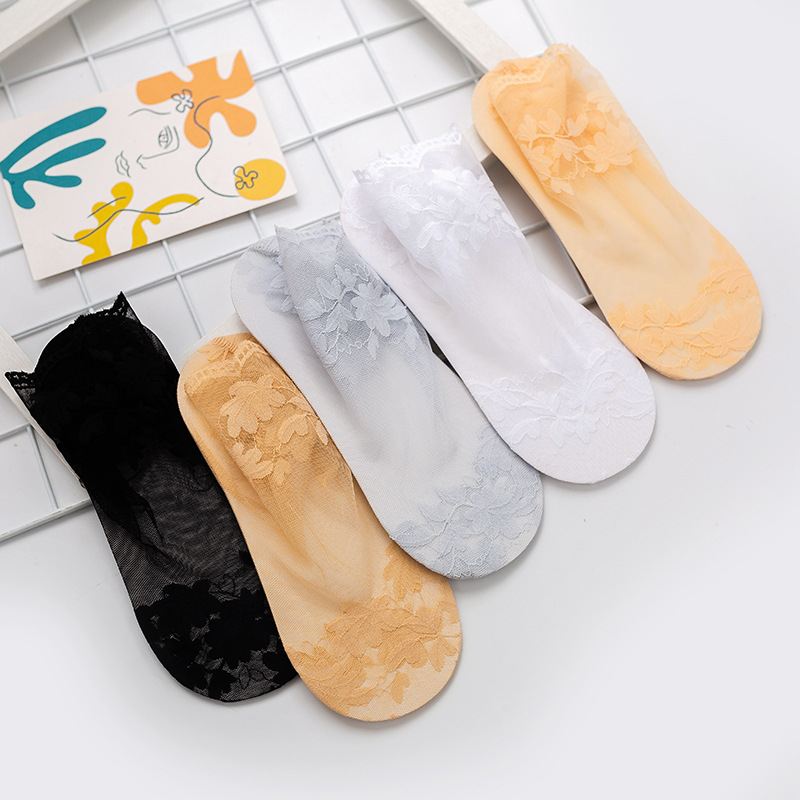 Women Sexy Lace Invisible Socks Mesh Floral Embroidery Thin Breathable Peds Socks With Cotton Sole Non-Slip Summer Low Cut Boat Socks For Dating Daily Wear