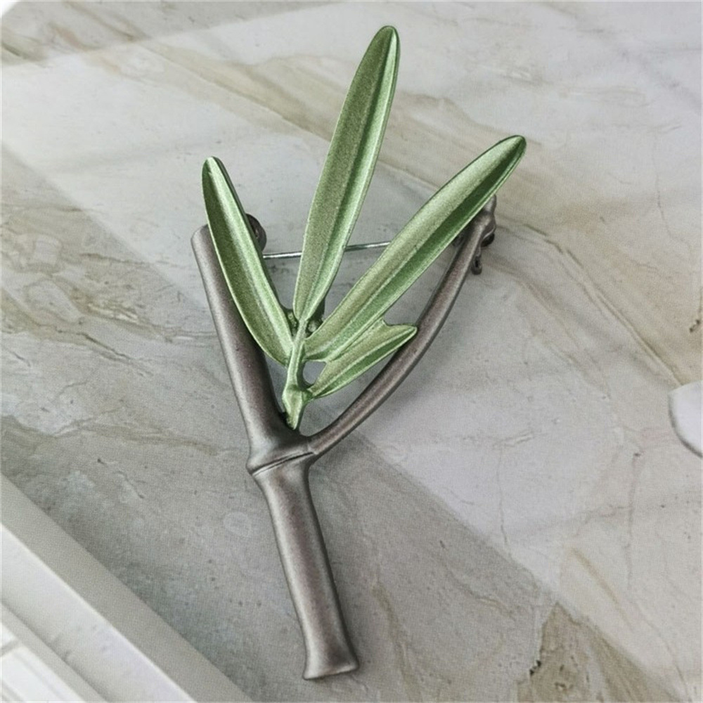 Vintage Zinc Alloy Green Enamel Bamboo Leaf Brooch Pin For Women Retro Plant Style Scarf Buckle Accessory Decoration Gift For Jewelry Lover