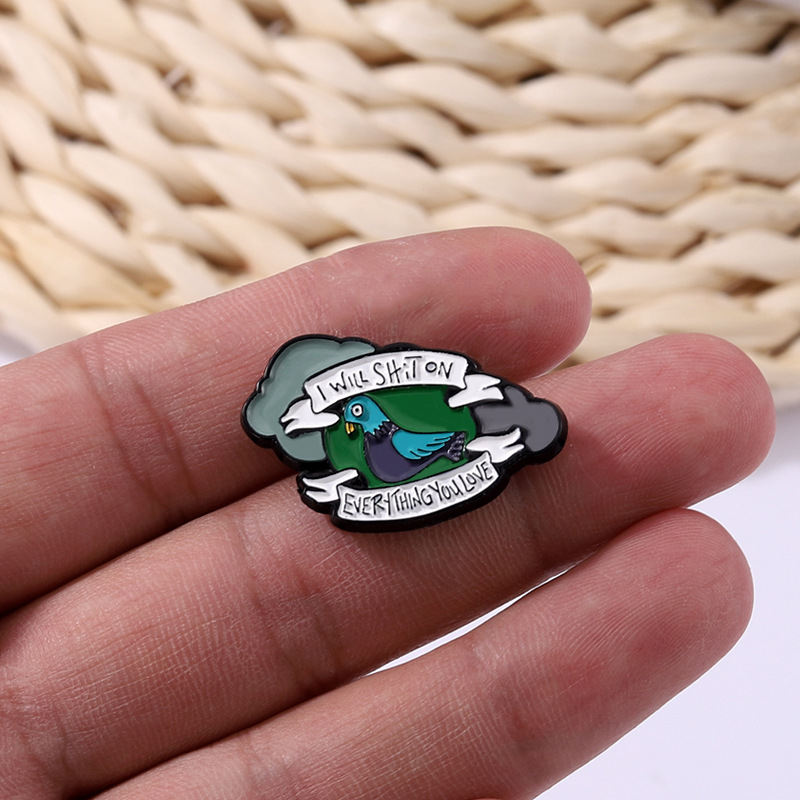 Humorous Enamel Pigeon Brooch Pin I Will Shit On Everything You Love Quote Cartoon Bird Animal Alloy Lapel Pin For Backpack Denim Jacket Hat Accessories Unisex Gift