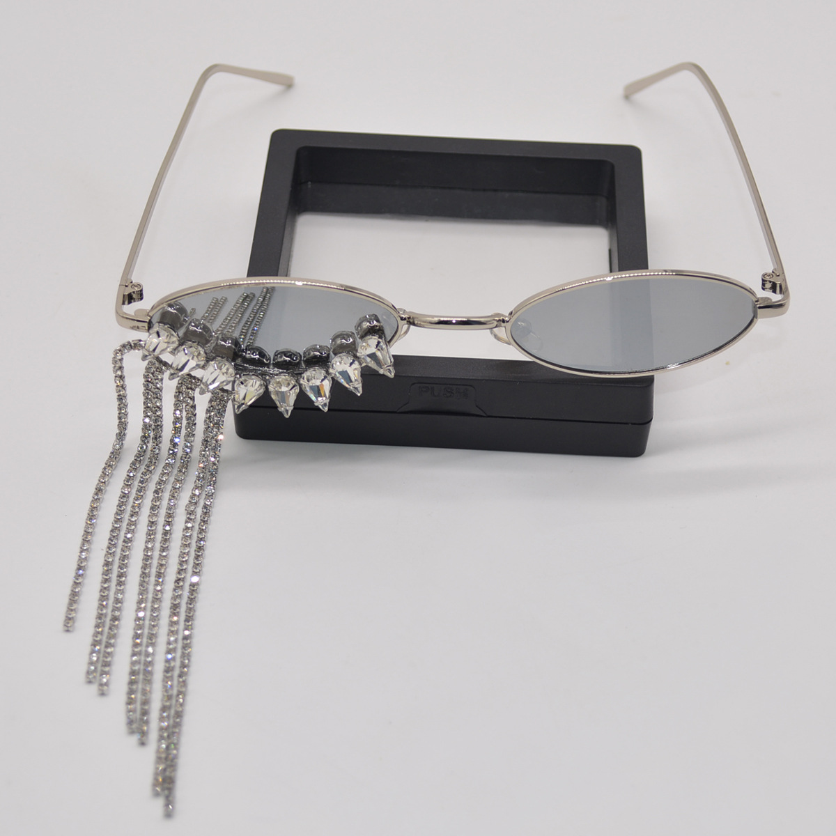 Wholesale Oval Sunglasses with Rhinestone Tassel Fringe Metal Frame - Everful