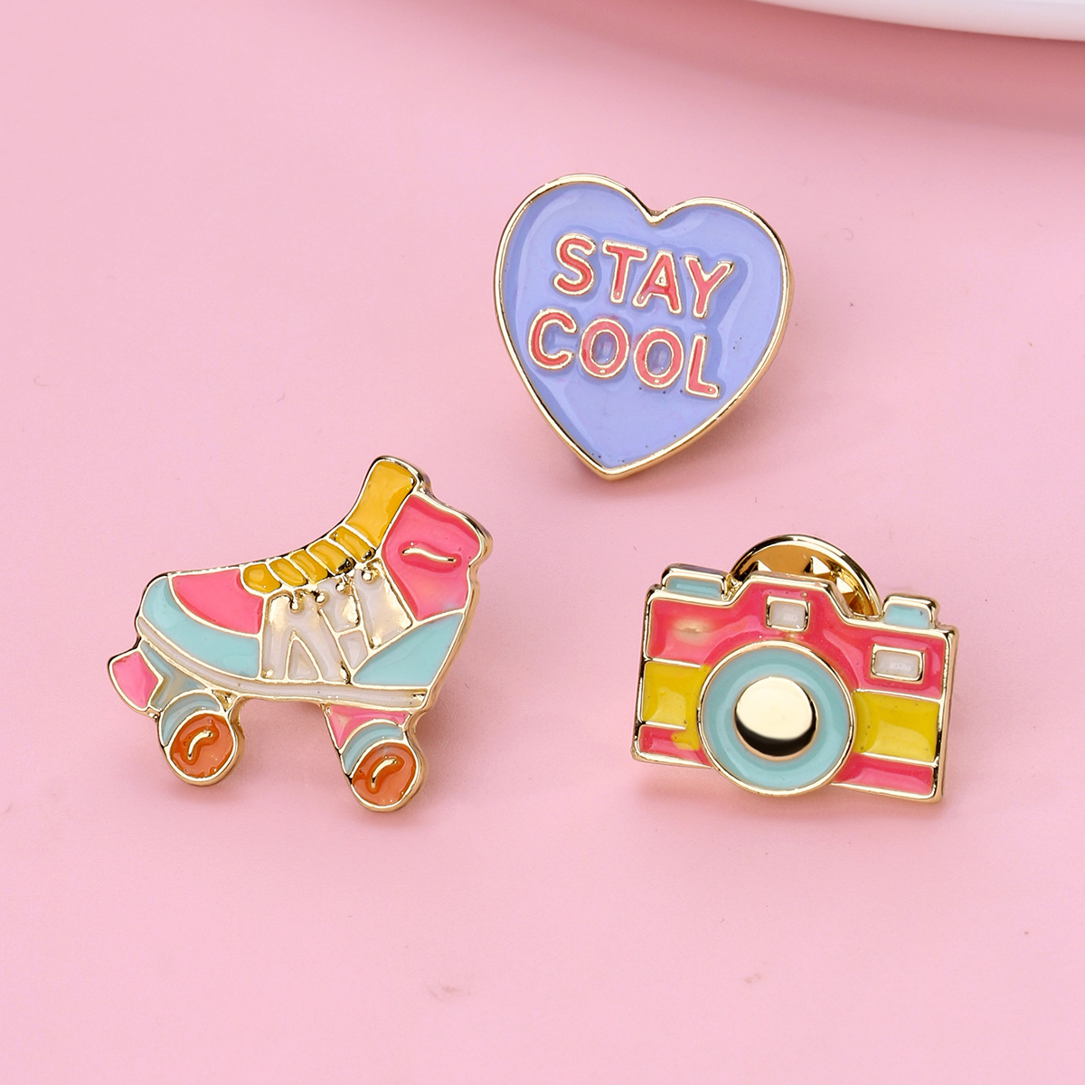 3Pcs Enamel Pin Set Zinc Alloy Heart Roller Skates Camera Brooches For Backpack Clothing Decor Retro Cute Badges Unisex Accessories