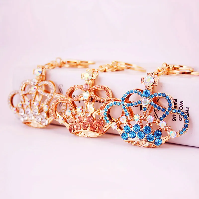 Hübscher Zinklegierung Hohle Krone Schlüsselanhänger Mit Funkelnden Strass Eingelegten Metall Anhänger Zubehör Für Damen Taschenanhänger Geschenk