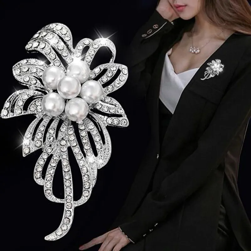 Broche Fleur Künstliche Perle Élégante Alliage Zinc Strass Design Feuille Épingle Pour Femmes Décor De Vêtements De Fête Mariage