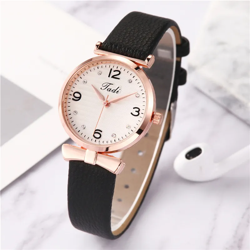 Montre Quartz Analogique Pour Femme Avec Bracelet En Similicuir Boîtier Or Rose Indices En Strass Et Décoration Nœud Élégant